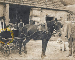 Image of the Salter family at the rear of Yew Tree House c.1908