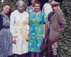 An image of Salter Family Group  c.1960s
